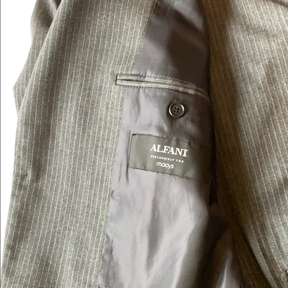 Gray pinstripe suit - Picture 2 of 5